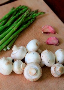 ajo-esparragos-y-champignon